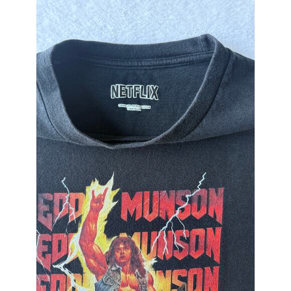 Stranger Things Youth Tshirt Medium Eddie Munson Graphic Tshirt Metallica - Picture 5 of 7